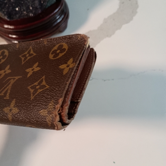 Authentic LOUIS VUITTON Vintage French Kisslock Wallet | Monogram - Picture 4 of 13